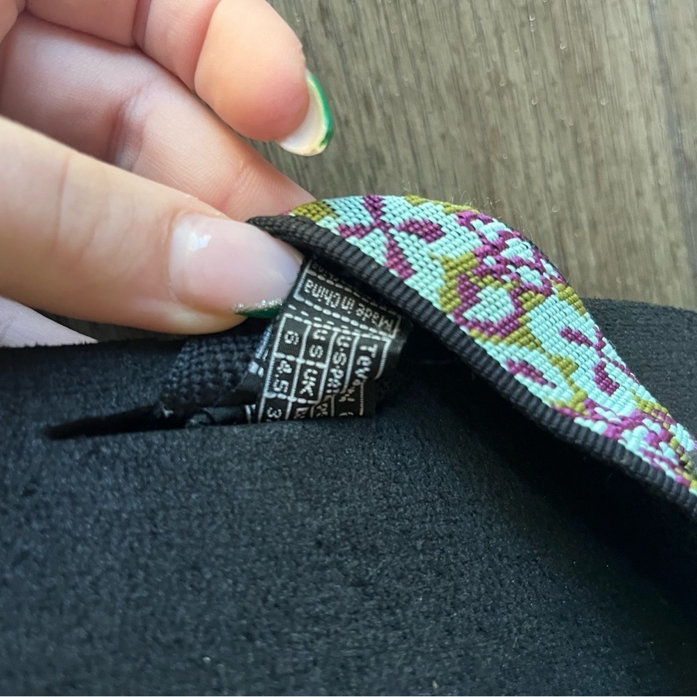 Teva floral black flip flops - Picture 3 of 7